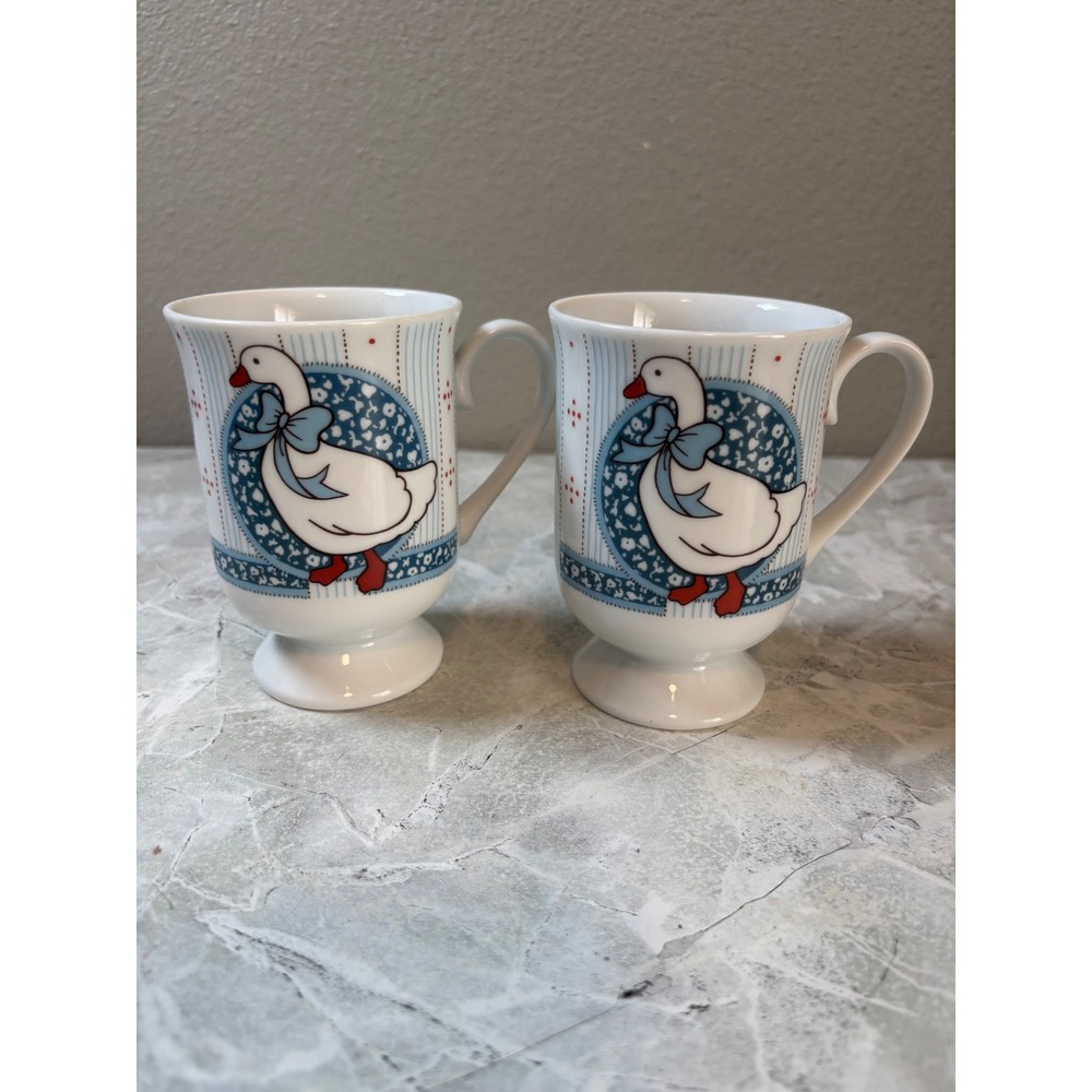 Vintage B&D Country Goose Footed Coffee Mugs Set of 2 Blue White Made in Japan